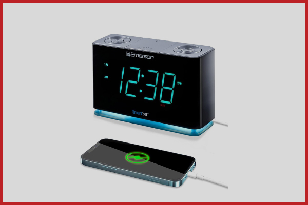 6. Emerson SmartSet Alarm Clock Radio with Bluetooth Speaker